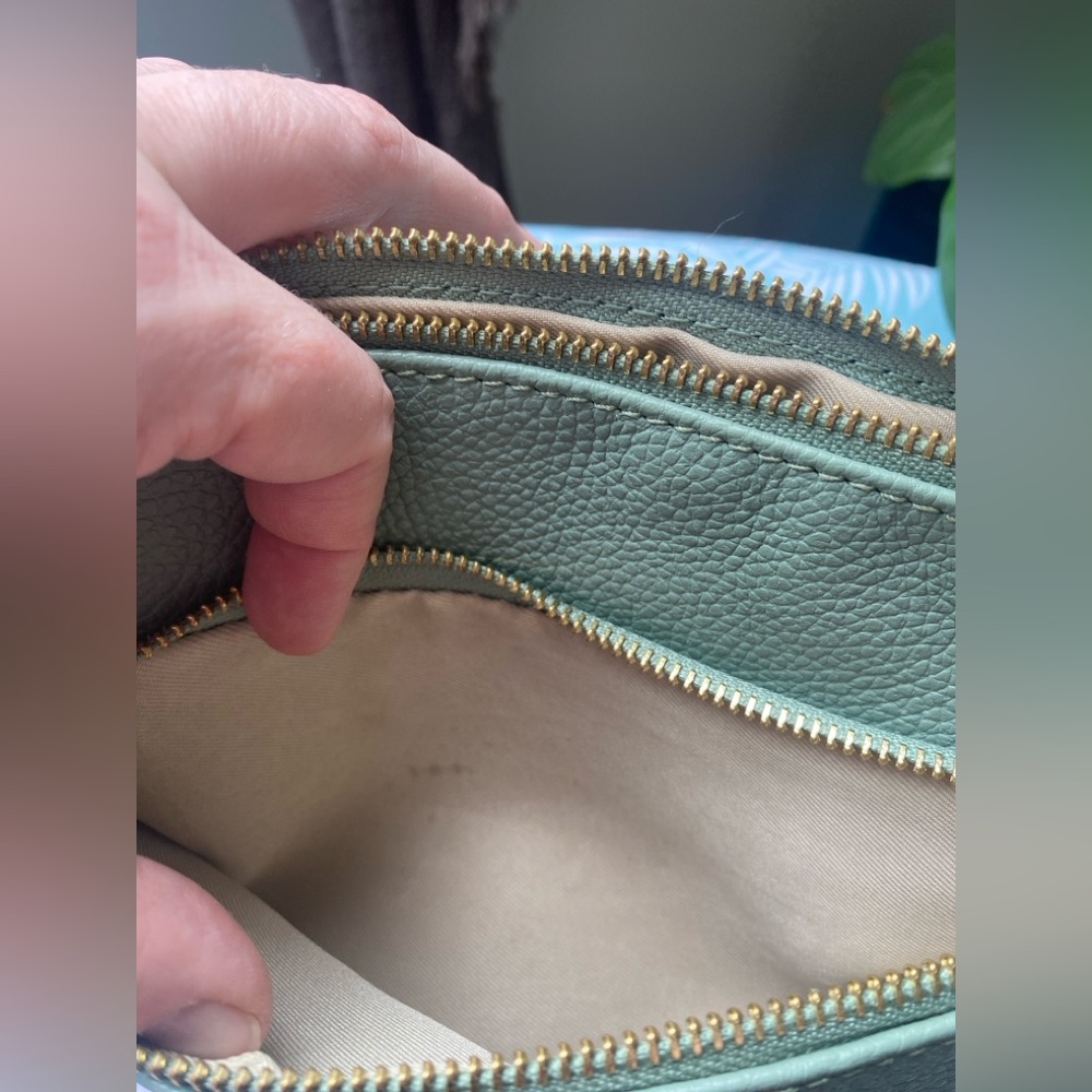 Divinia Firenze | Mint Green Pebbled Italian Leather Purse | Crossbody - Picture 7 of 15